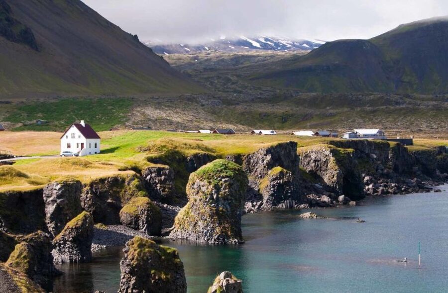 Reykjavik: Private Snaefellsnes and Kirkjufell Jeep Tour - Volcano craters, black beaches, and lighthouses