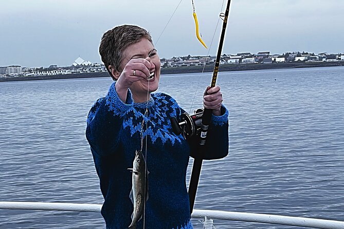 Reykjavik's Finest Catch: Guided Sea Angling Tour for All Levels - Getting to Hlésgata 1 and what the first hour usually looks like