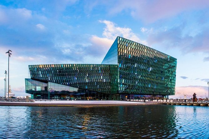Reykjavik Sightseeing Tour - Höfði House and Alþingi: the Cold War meets everyday politics