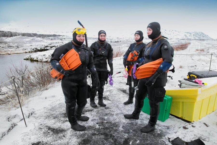 Reykjavik: Silfra Snorkeling & Lava Tunnel Adventure Combo - What to bring (so you enjoy the cold instead of fighting it)