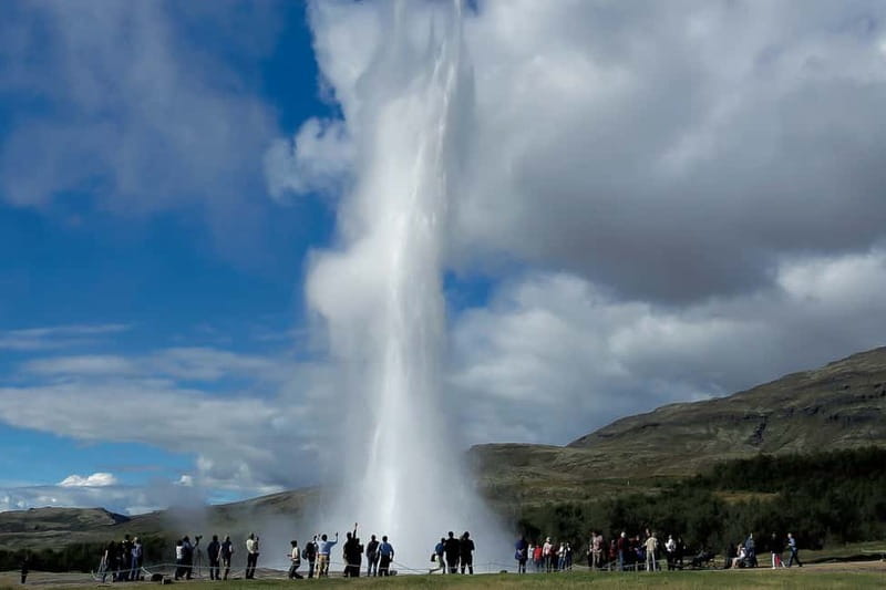 Reykjavik: The Golden Circle Full-Day Tour - Stop Two: Gullfoss Falls and the Gorge Effect