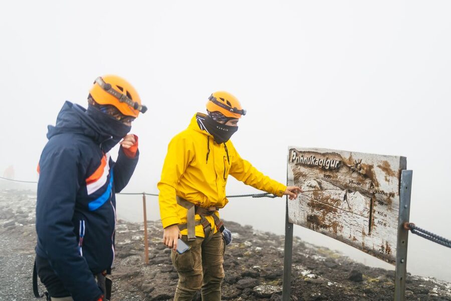 Reykjavik: Thrihnukagigur Volcano Guided Hiking Day Trip - The volcano break time: photos, hot drinks, safety briefing, and wildlife