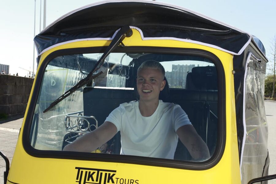 Reykjavík Tuk Tuk Tour - Guide style in real life: Ray and Helga’s impact