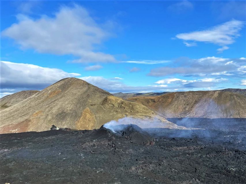 Reykjavík: Volcano Eruption Site and Reykjanes Hiking Tour - From Reykjavik pickup to the Kleifarvatn black beach