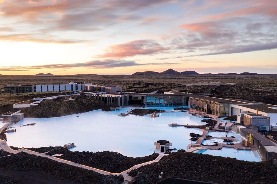 Reykjavík: Volcano Hike, Visit Grindavík and Blue Lagoon - Meeting point and timing: how the 9-hour day usually plays out