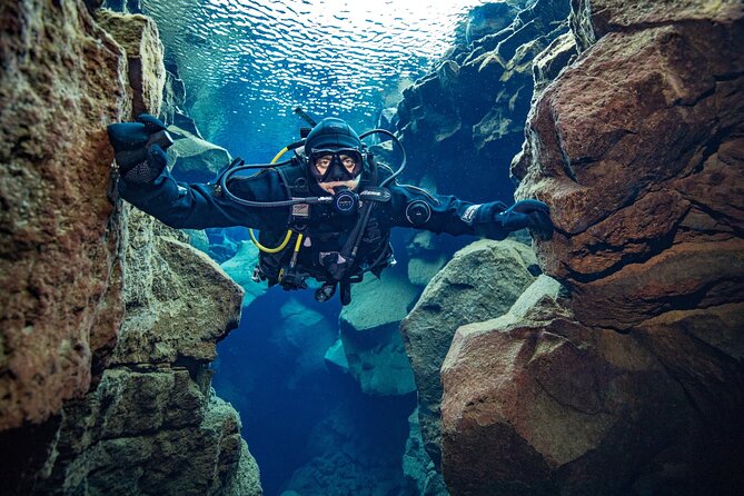 Silfra: Diving Between Tectonic Plates - Meet on Location - Gear up the right way: drysuit help and a heated van
