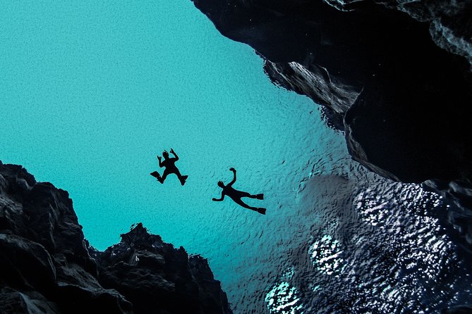 Silfra Drysuit Snorkeling Tour with Free Photos - From Reykjavik - What to pack (and what to avoid) so the cold doesn’t run the day