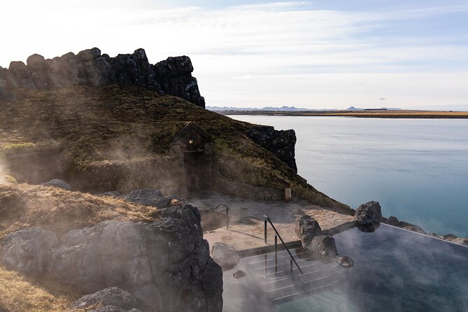 Sky Lagoon Spa Experience with Private Transfer from Reykjavík - Choosing Sér Pass vs Saman Pass: pick the vibe you want