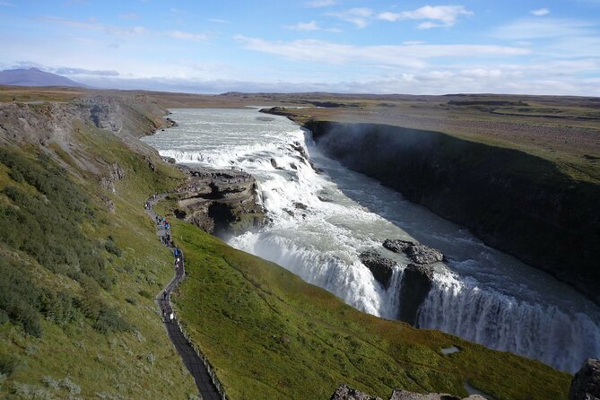 Small Group Golden Circle with Kerid Crater & Tomato Farm Visit - Þingvellir National Park: between plates and inside Alþingi’s story