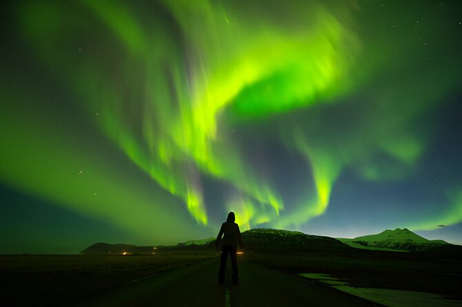 Small-Group Tour: Northern Lights with Photos & Hot Chocolate - A 4-hour Northern Lights chase with real structure