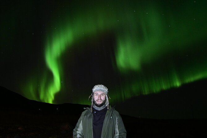 Small-Group Tour: Northern Lights with Photos & Hot Chocolate - The cozy break: hot chocolate and Icelandic pastries