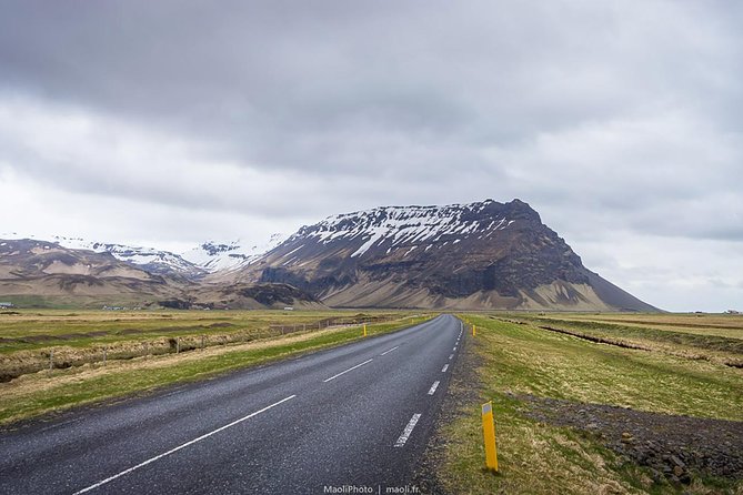 South Coast and Glacier Lagoon Day Trip by Super Jeep from Reykjavik - Fjaðrárgljúfur Canyon: A 100-Meter Deep Time Slice