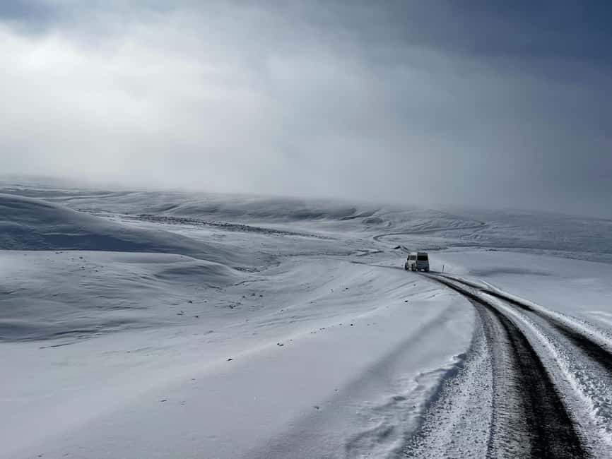 Superjeep Golden Circle and Glacier Snowmobile Tour - Geysir Geothermal Area and Strokkur: Watching the Eruption Cycle