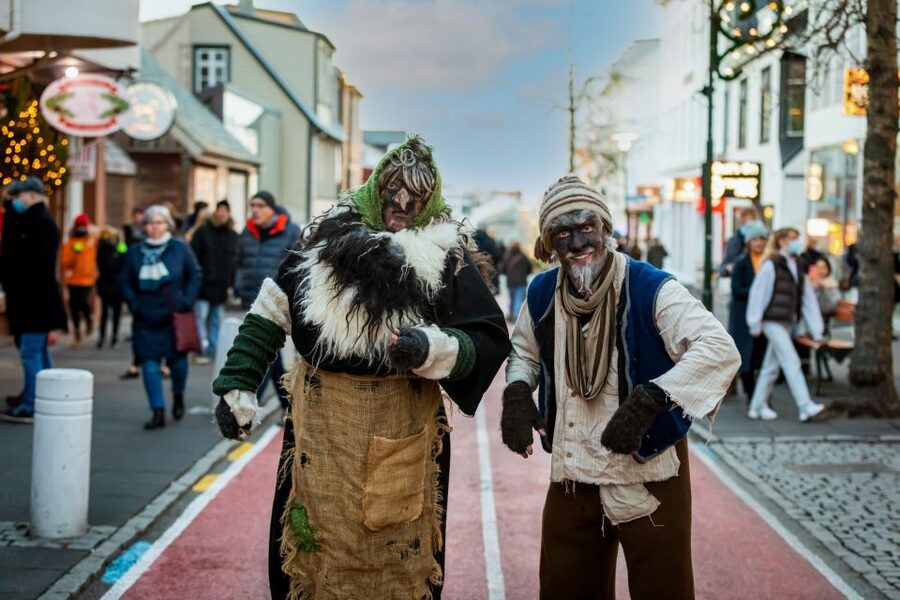 The Reykjavik Christmas Food Tour - Walking the lit streets: how the stroll fits the tasting