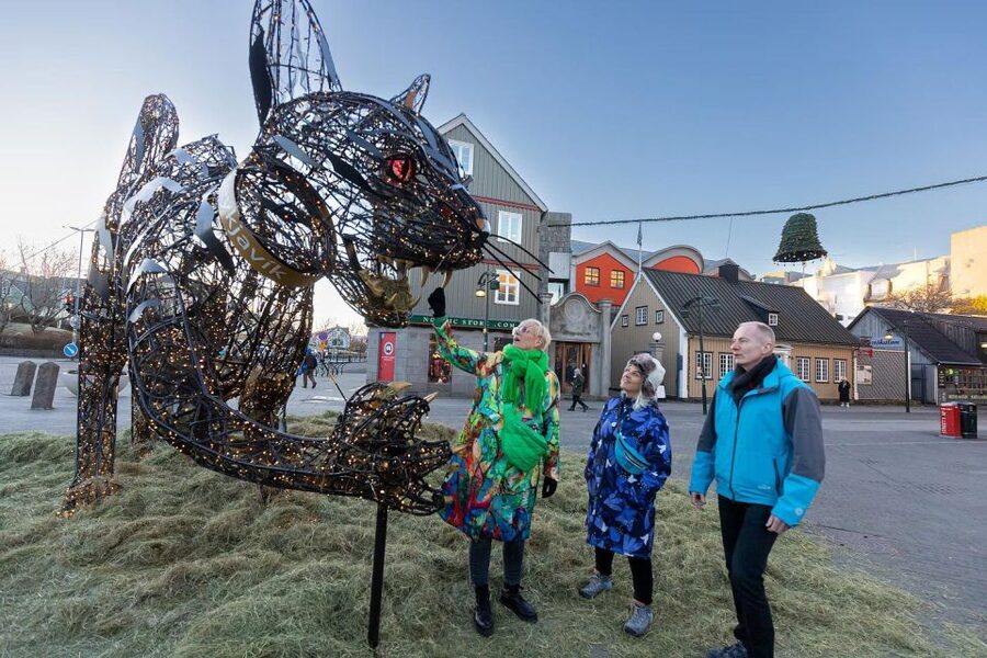 The Reykjavik Christmas Food Tour - Meeting at Hlöllabátar and finding the tour fast