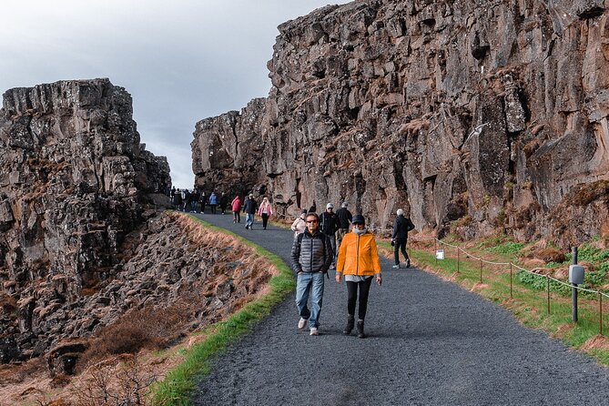 Unforgettable Full-Day Golden Circle Private Tour from Reykjavík - Stop 5: Kerið crater, red volcanic rock and a deep blue lake
