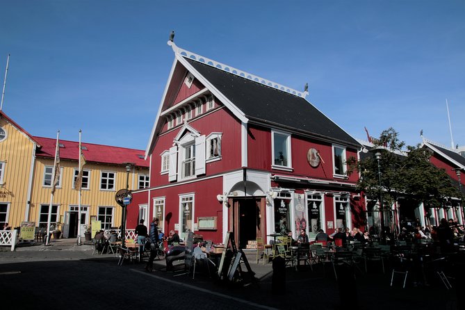 Walking tour of Reykjavik city - National Theatre Quick Look: Architecture Without a Detour