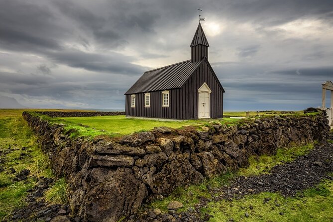 West Iceland: Exclusive Day Tour of Snaefellsnes Peninsula - Djúpalónssandur Beach: black sand, lifting stones, and Drangurinn